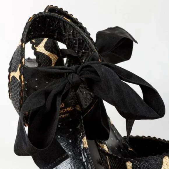 Moschino Cheap and Chic Spotted Raffia Wedges with Bow - Picture 7 of 10